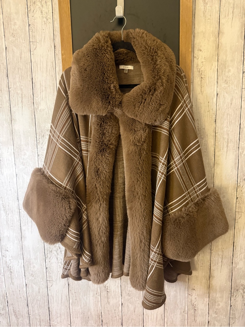 Women’s Sioni Faux Fur Winter plaid sweater wrap